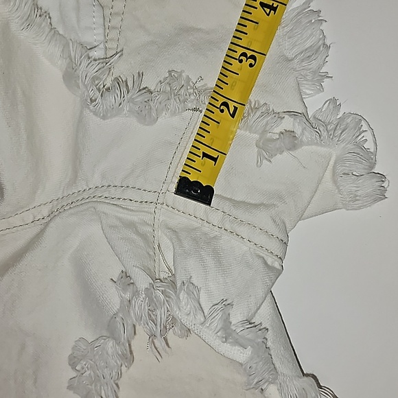 We The Free Strappy Shortalls Overalls Bib White Denim Jean Shorts Cutoff Raw 31 - Picture 16 of 16